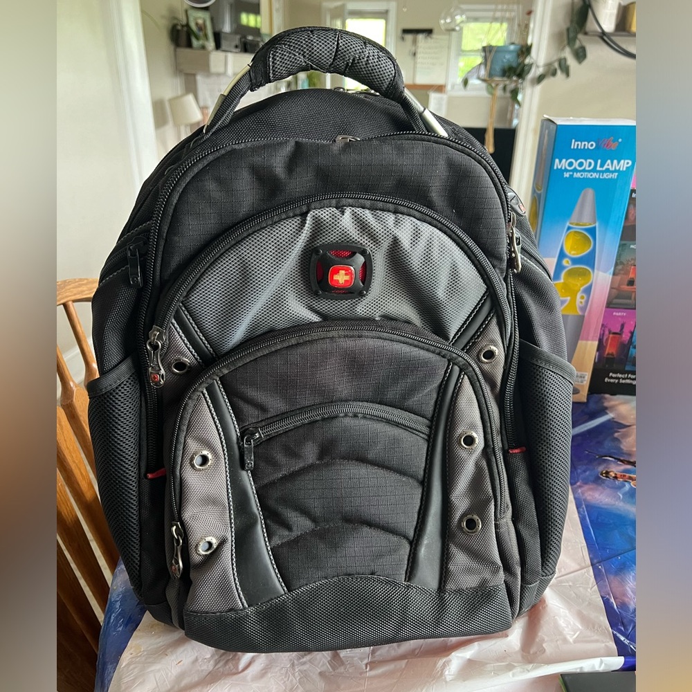 Swissgear WENGER Synergy 16 inch Laptop Backpack - Black/Gray